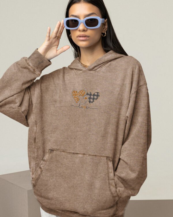Bluza oversize z kapturem <br>Serce Pełne Miłości <br>Haft, Efekt sprania, edycja ORANGE
